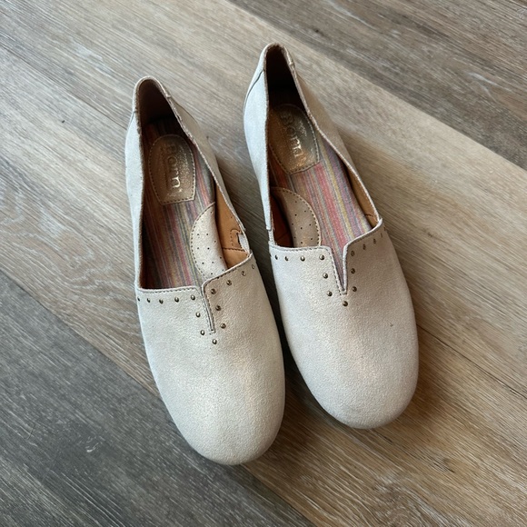 NWOT Born light gold stud sebra flat shoes size 8 - Picture 2 of 12